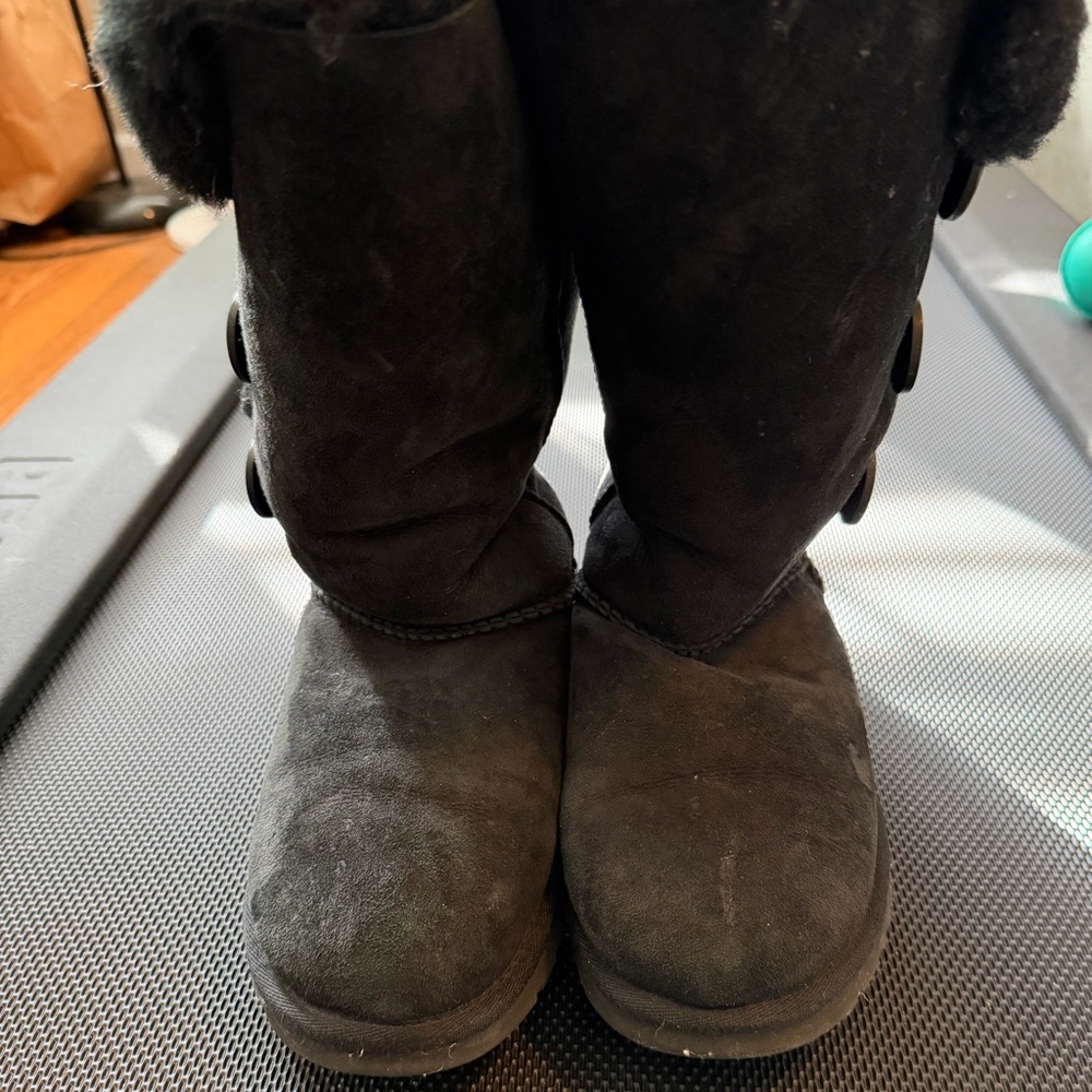 Black Bailey Button Ugg Boots
